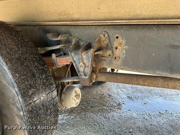 image for item KU9911 1993 International 4900  dump truck