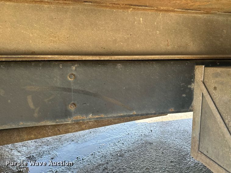 image for item KU9911 1993 International 4900  dump truck