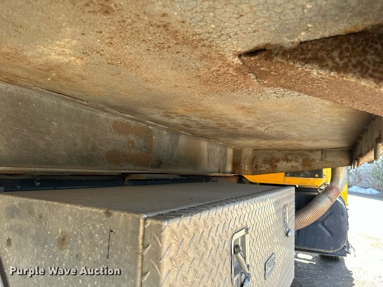 image for item KU9911 1993 International 4900  dump truck