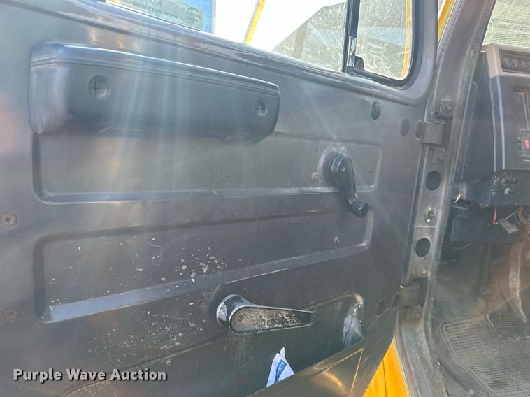 image for item KU9911 1993 International 4900  dump truck