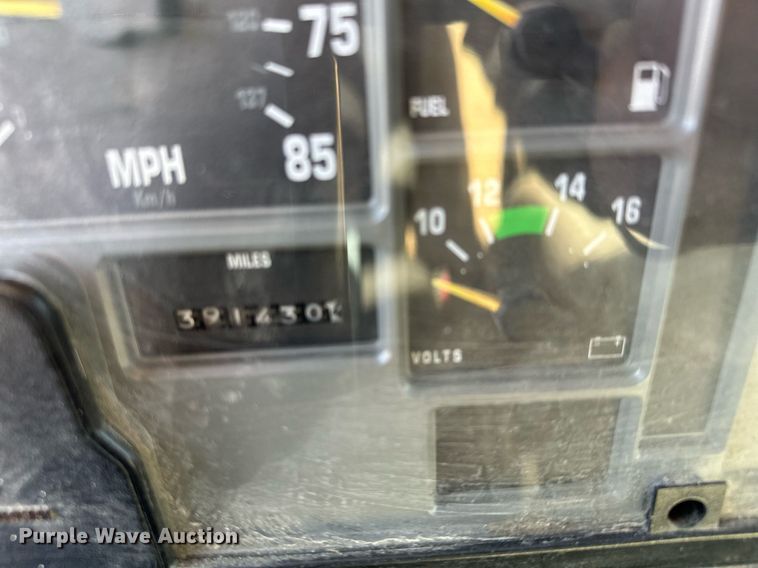 image for item KU9911 1993 International 4900  dump truck