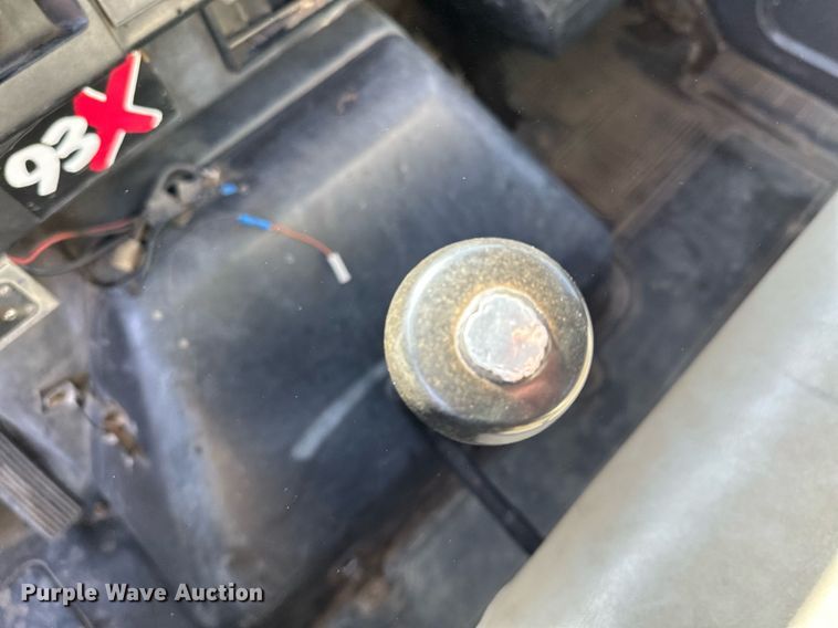 image for item KU9911 1993 International 4900  dump truck