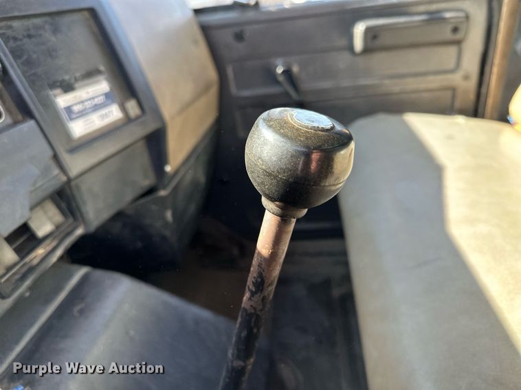 image for item KU9911 1993 International 4900  dump truck