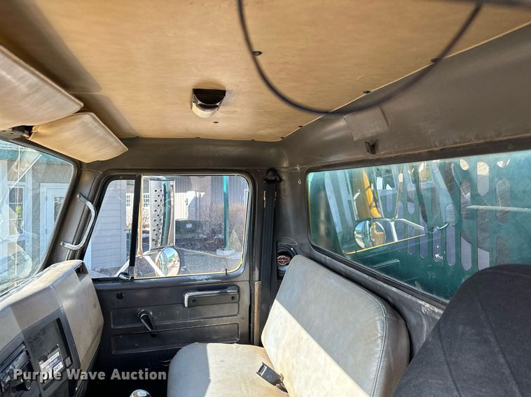 image for item KU9911 1993 International 4900  dump truck