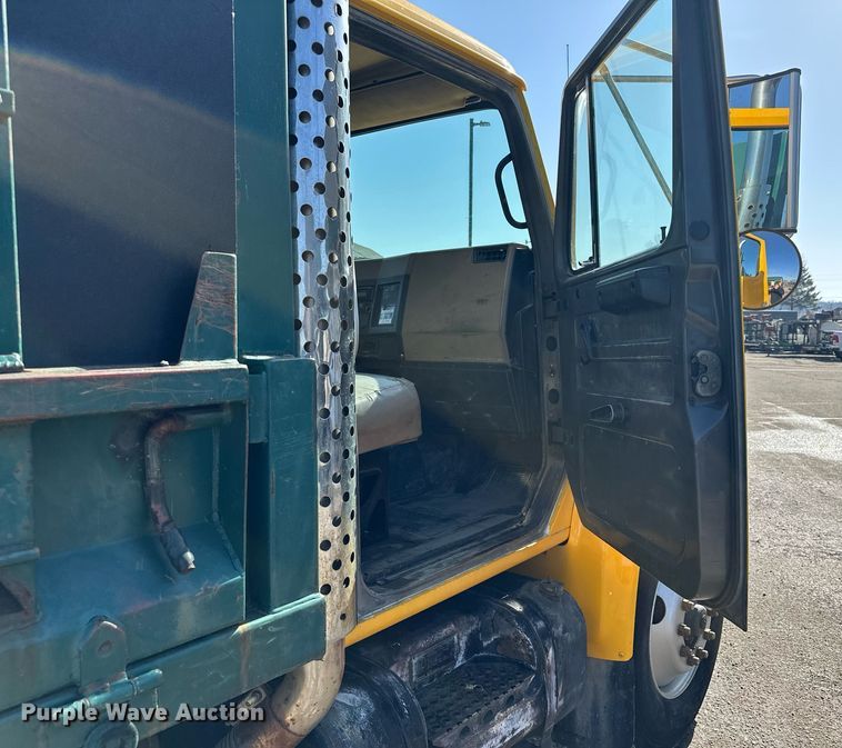 image for item KU9911 1993 International 4900  dump truck