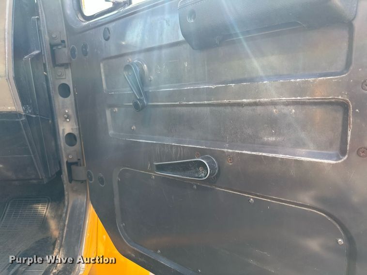 image for item KU9911 1993 International 4900  dump truck