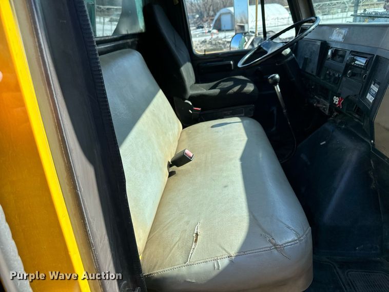 image for item KU9911 1993 International 4900  dump truck