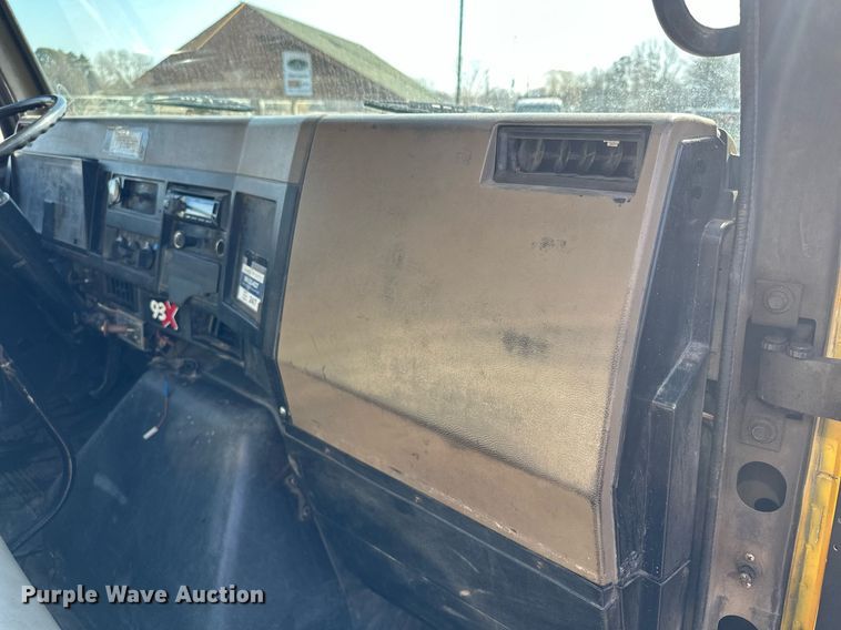 image for item KU9911 1993 International 4900  dump truck