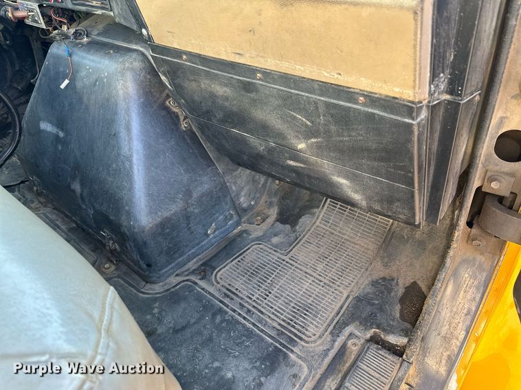 image for item KU9911 1993 International 4900  dump truck