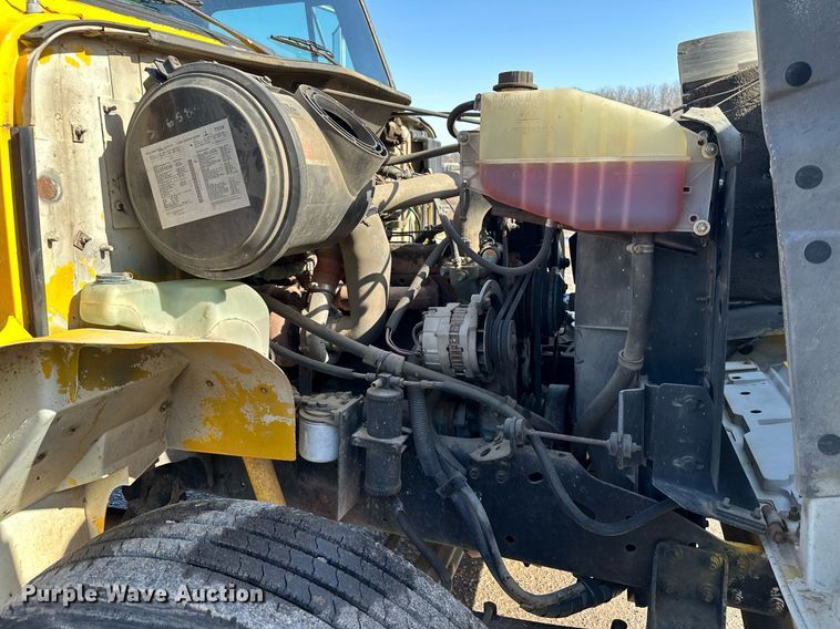 image for item KU9911 1993 International 4900  dump truck