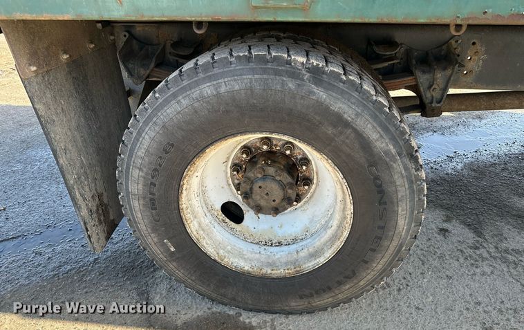 image for item KU9911 1993 International 4900  dump truck