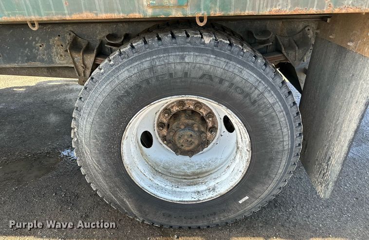 image for item KU9911 1993 International 4900  dump truck