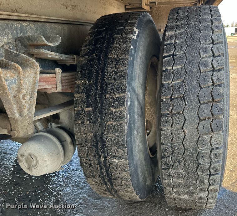 image for item KU9911 1993 International 4900  dump truck