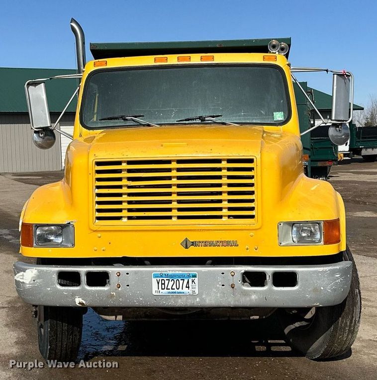 image for item KU9912 1993 International  dump truck