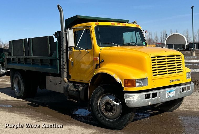 image for item KU9912 1993 International  dump truck