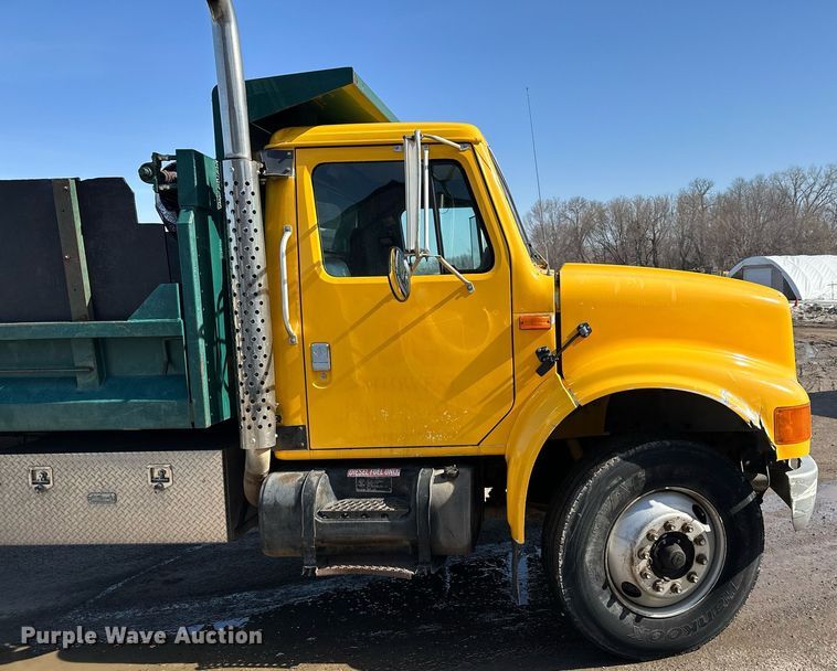 image for item KU9912 1993 International  dump truck