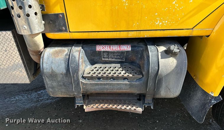 image for item KU9912 1993 International  dump truck