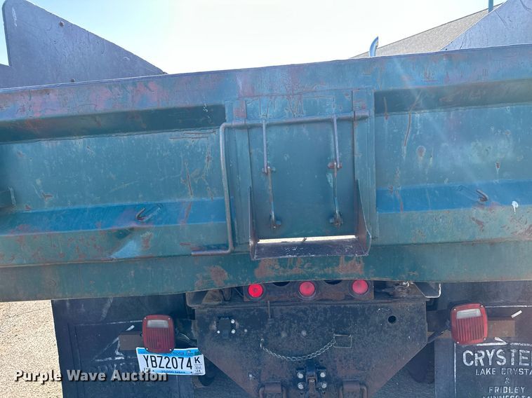 image for item KU9912 1993 International  dump truck