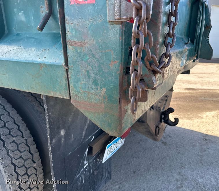 image for item KU9912 1993 International  dump truck