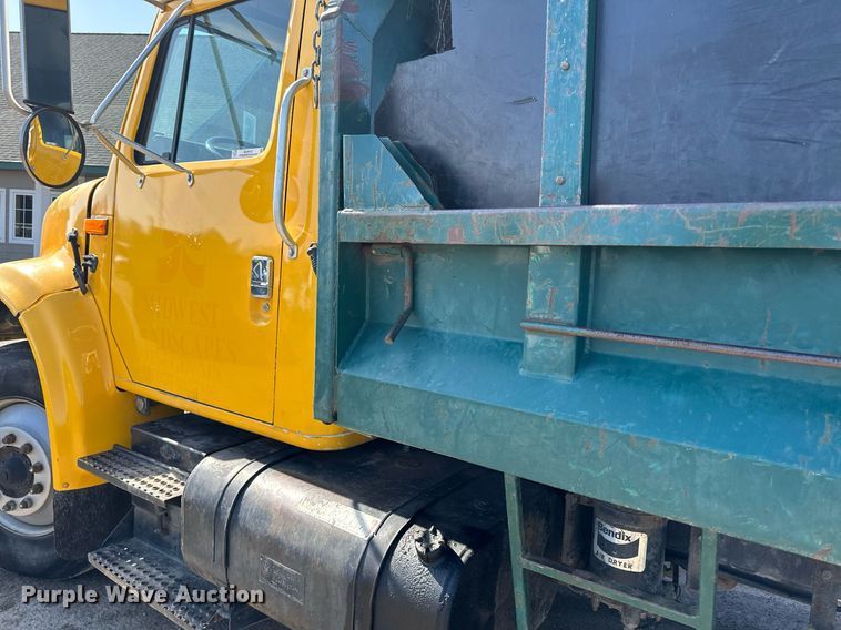 image for item KU9912 1993 International  dump truck