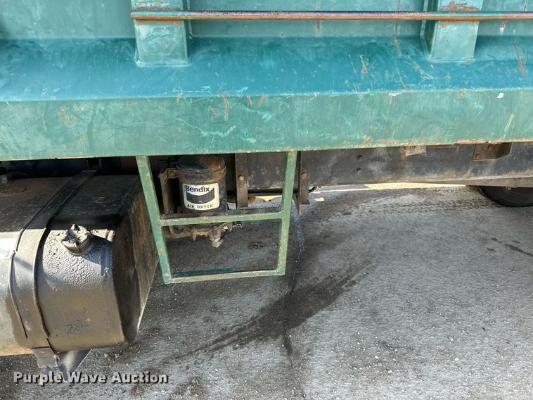 image for item KU9912 1993 International  dump truck