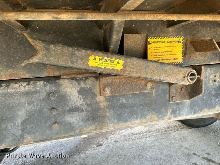 image for item KU9912 1993 International  dump truck