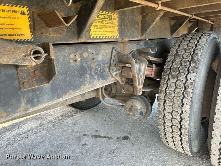 image for item KU9912 1993 International  dump truck