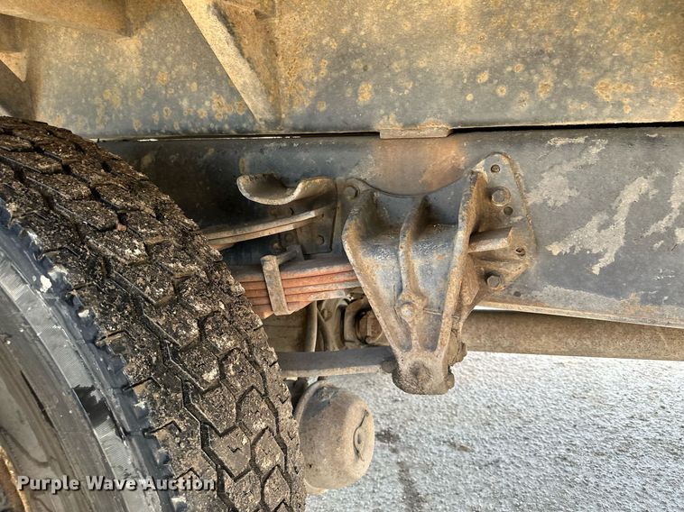 image for item KU9912 1993 International  dump truck