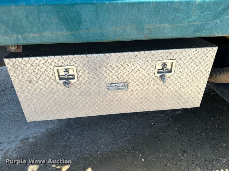 image for item KU9912 1993 International  dump truck