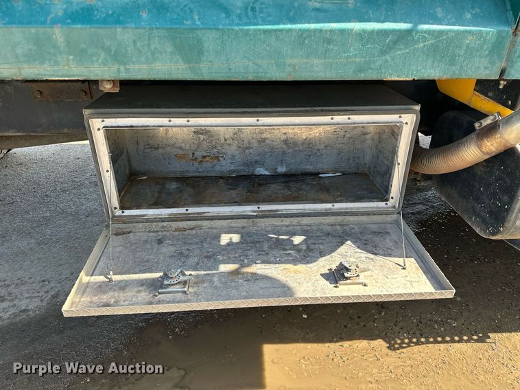 image for item KU9912 1993 International  dump truck