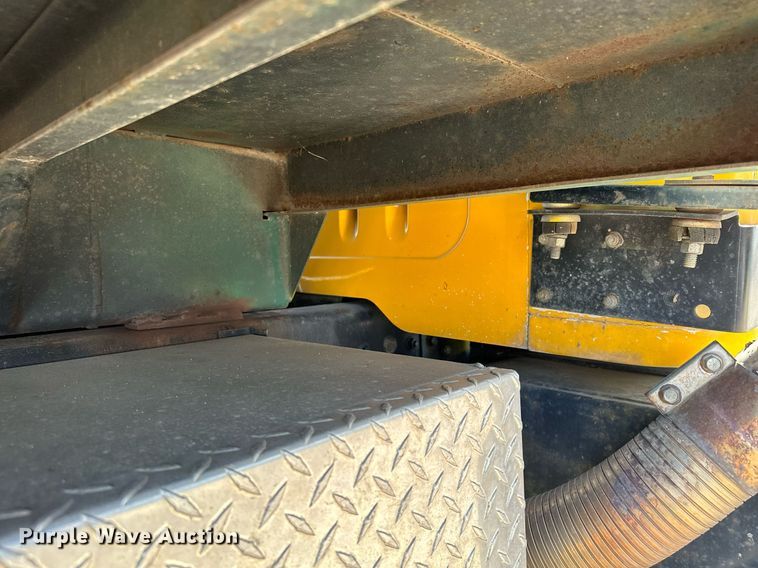 image for item KU9912 1993 International  dump truck