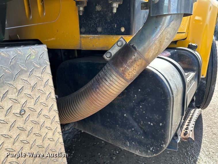 image for item KU9912 1993 International  dump truck