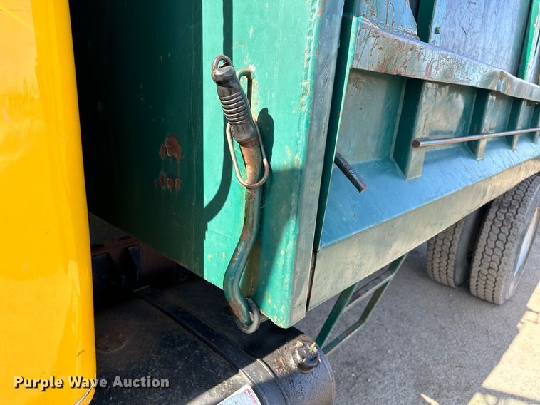 image for item KU9912 1993 International  dump truck