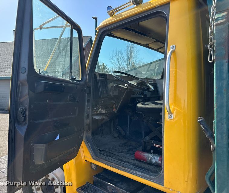 image for item KU9912 1993 International  dump truck