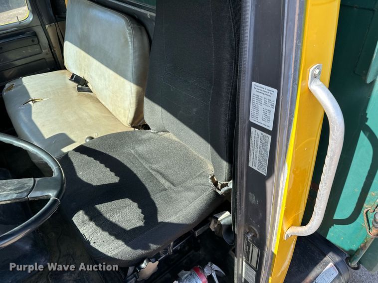 image for item KU9912 1993 International  dump truck