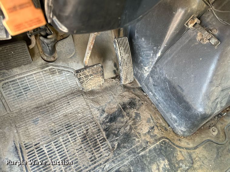 image for item KU9912 1993 International  dump truck