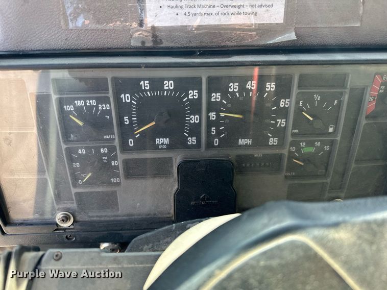 image for item KU9912 1993 International  dump truck