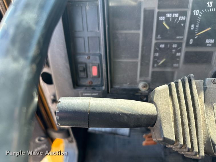 image for item KU9912 1993 International  dump truck