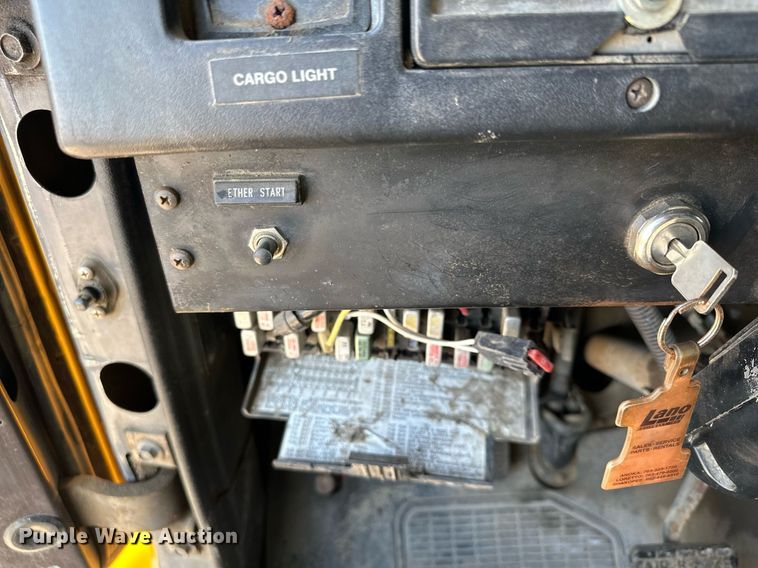 image for item KU9912 1993 International  dump truck