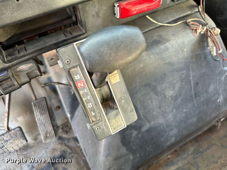 image for item KU9912 1993 International  dump truck