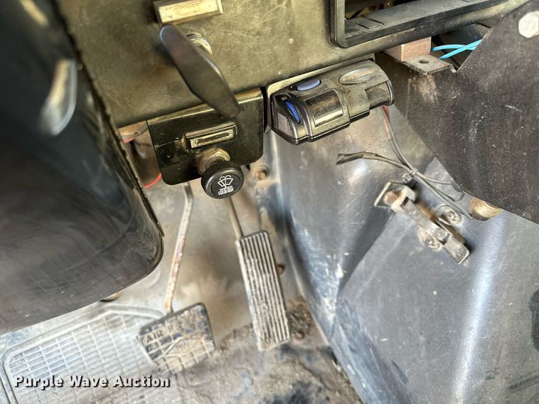 image for item KU9912 1993 International  dump truck