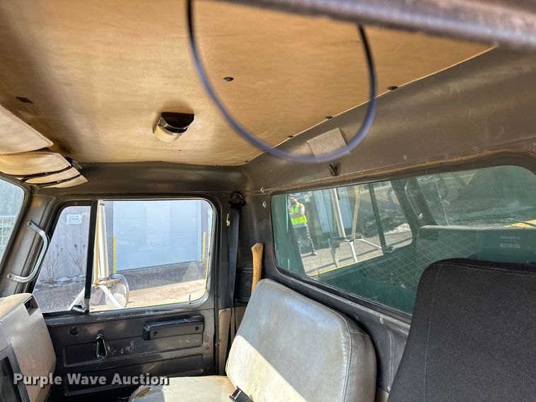 image for item KU9912 1993 International  dump truck