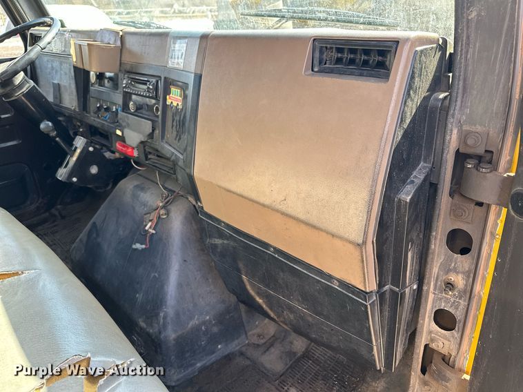 image for item KU9912 1993 International  dump truck