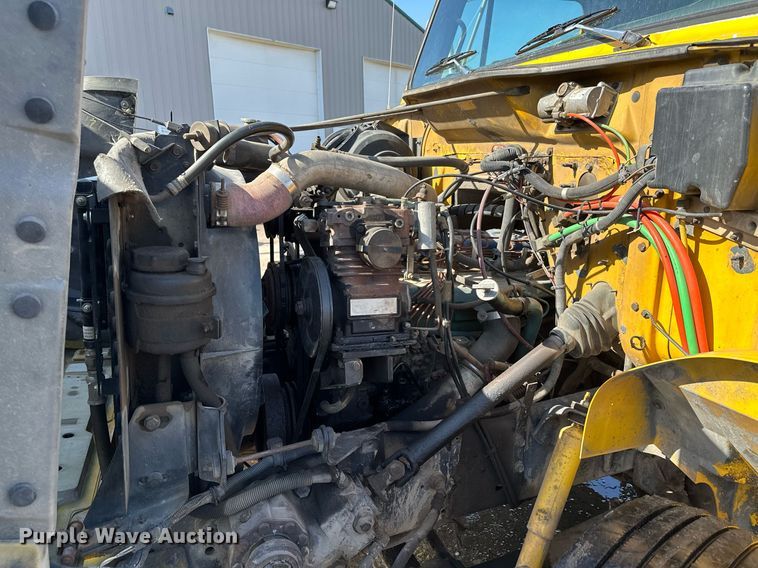 image for item KU9912 1993 International  dump truck