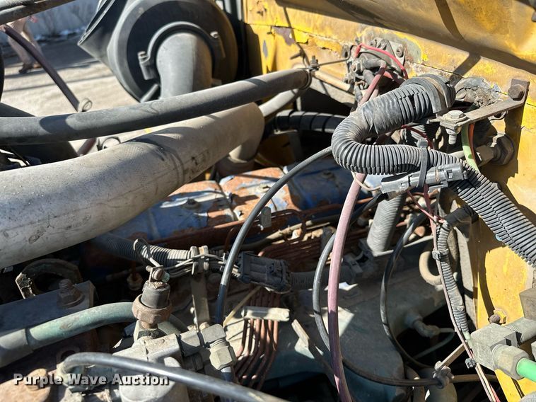 image for item KU9912 1993 International  dump truck