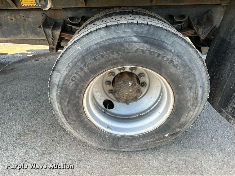 image for item KU9912 1993 International  dump truck