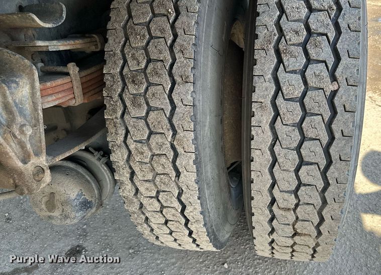 image for item KU9912 1993 International  dump truck