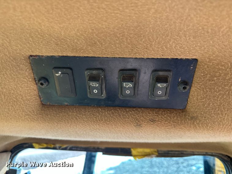 image for item KU9914 1998 John Deere 850C  dozer