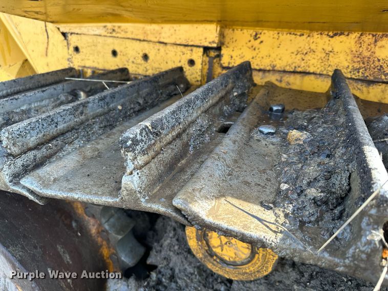 image for item KU9914 1998 John Deere 850C  dozer