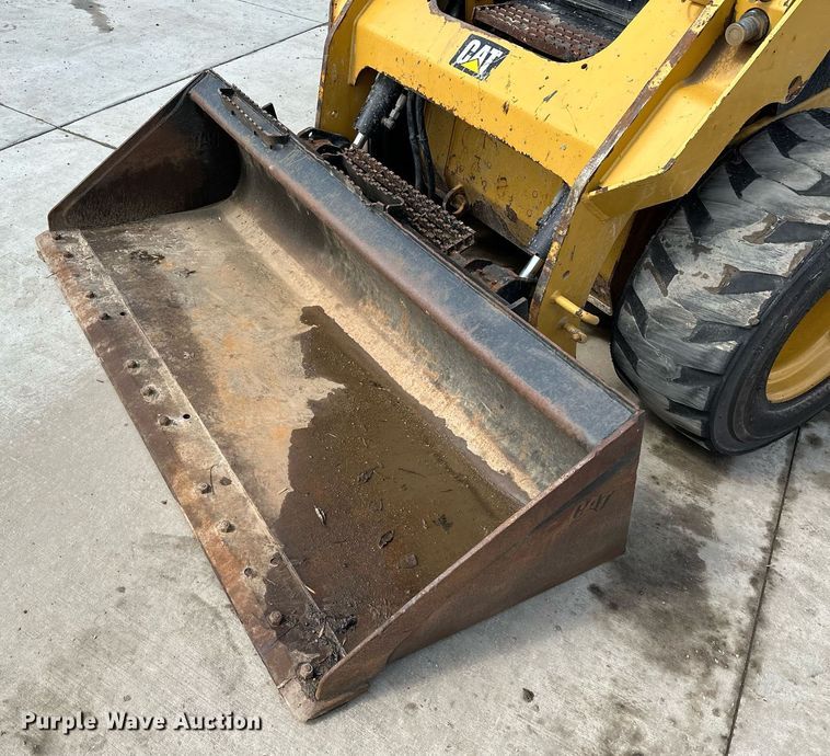 image for item KU9926 2016 Caterpillar 236D  skid steer loader